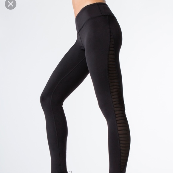 alo luminous legging